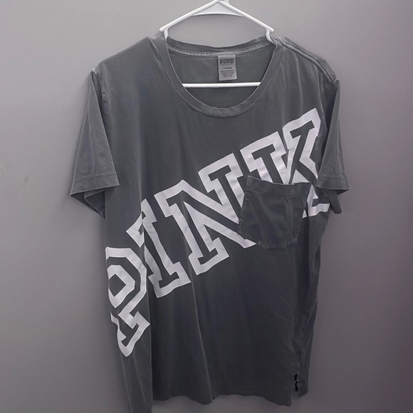 Pink shirt size large could also fit an XL. - Picture 1 of 1